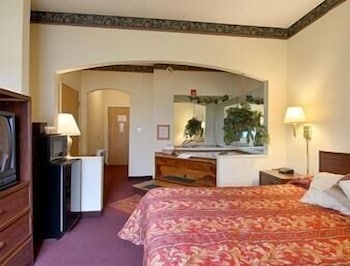 Super 8 by Wyndham Duson Lafayette West Area 8/27
