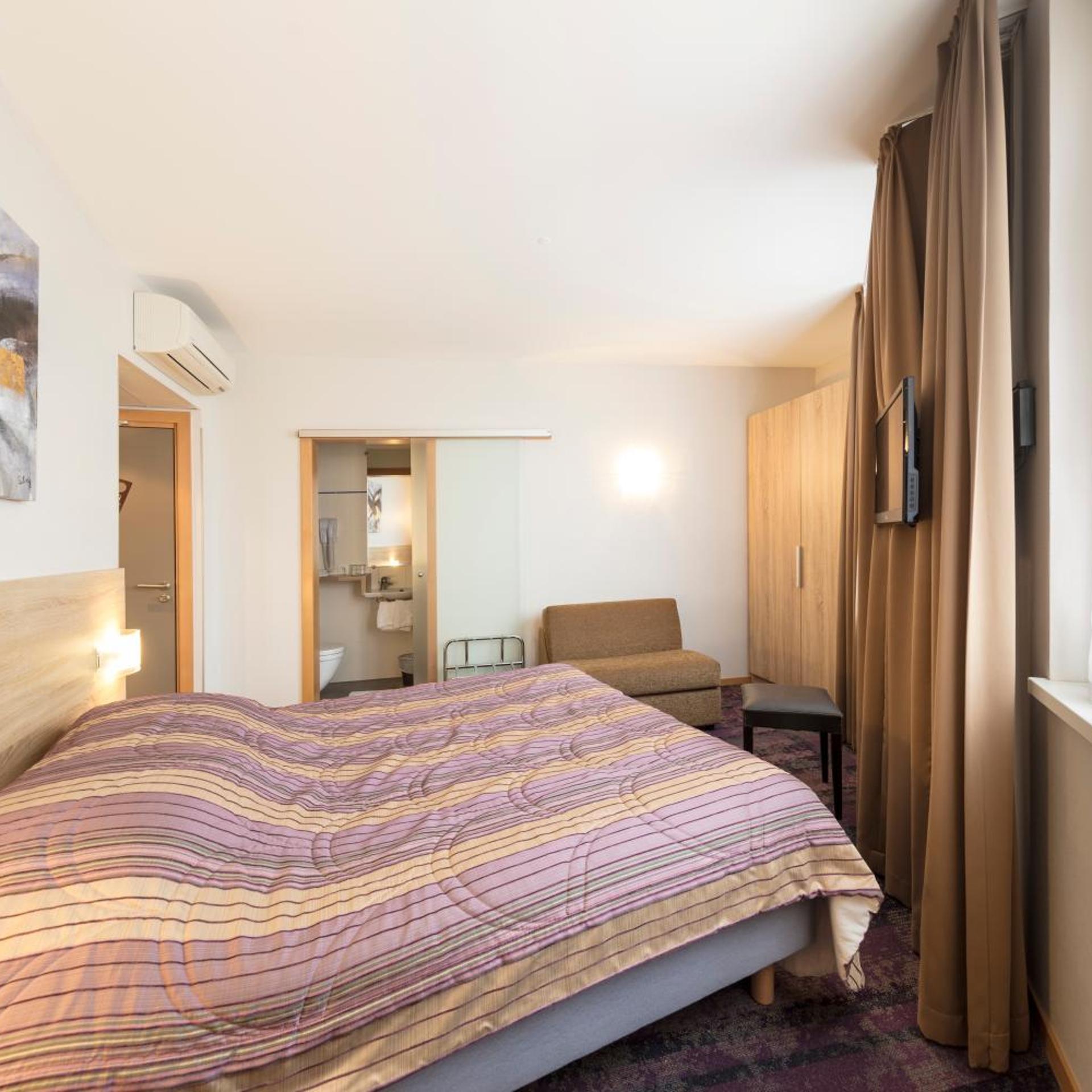 HOTEL VENDOME 5/19