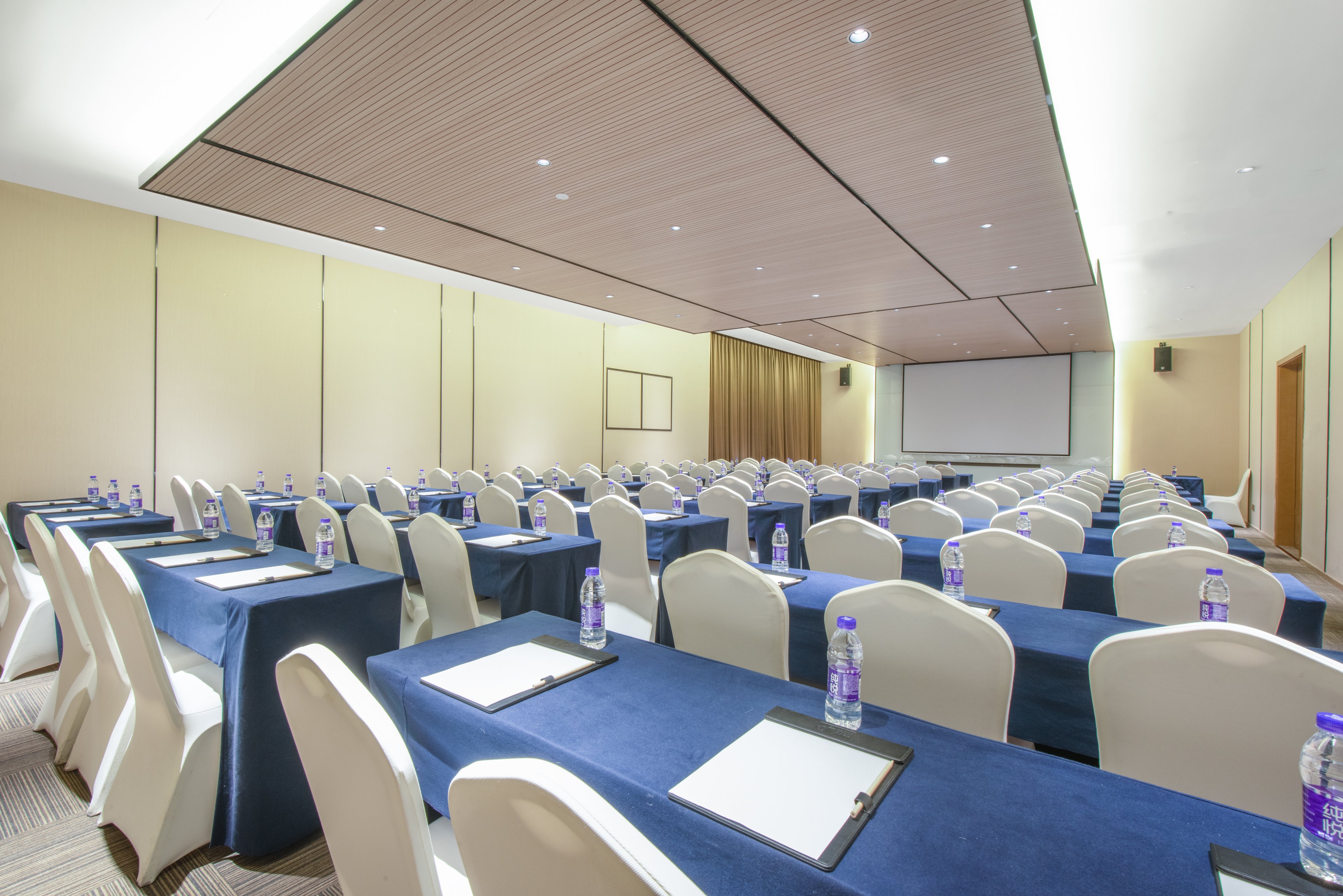 HOLIDAY INN EXPRESS HANGZHOU EAST STATION 32/45