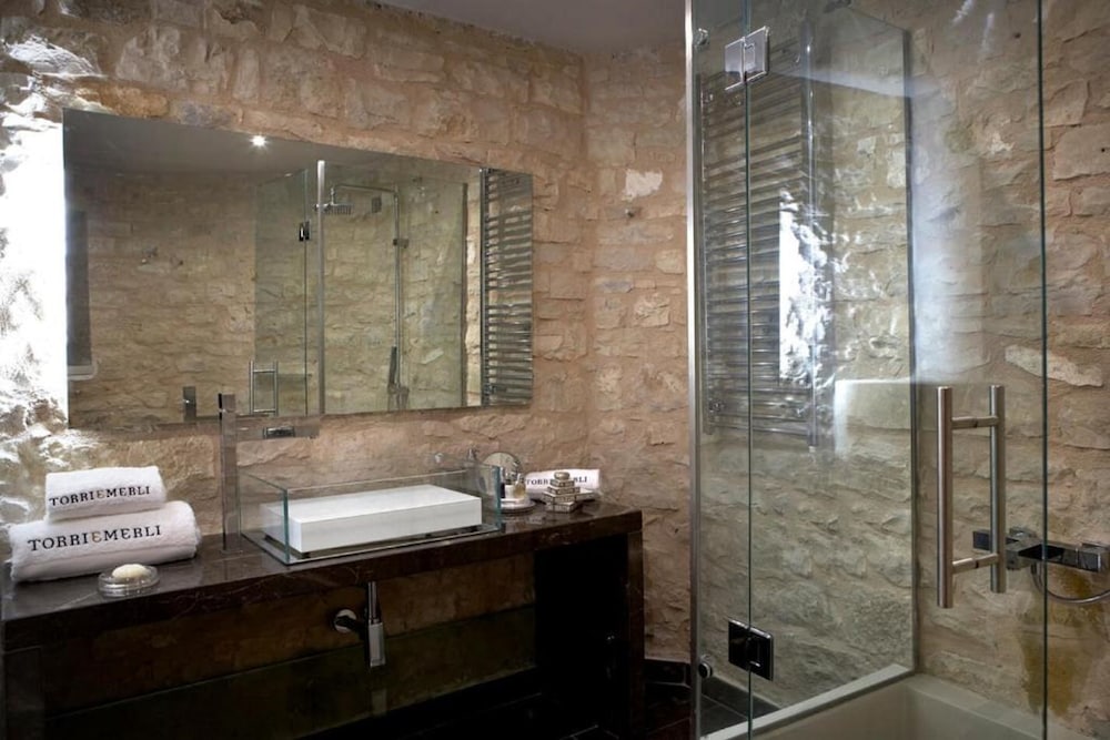 Torri E Merli Boutique Hotel 54/59