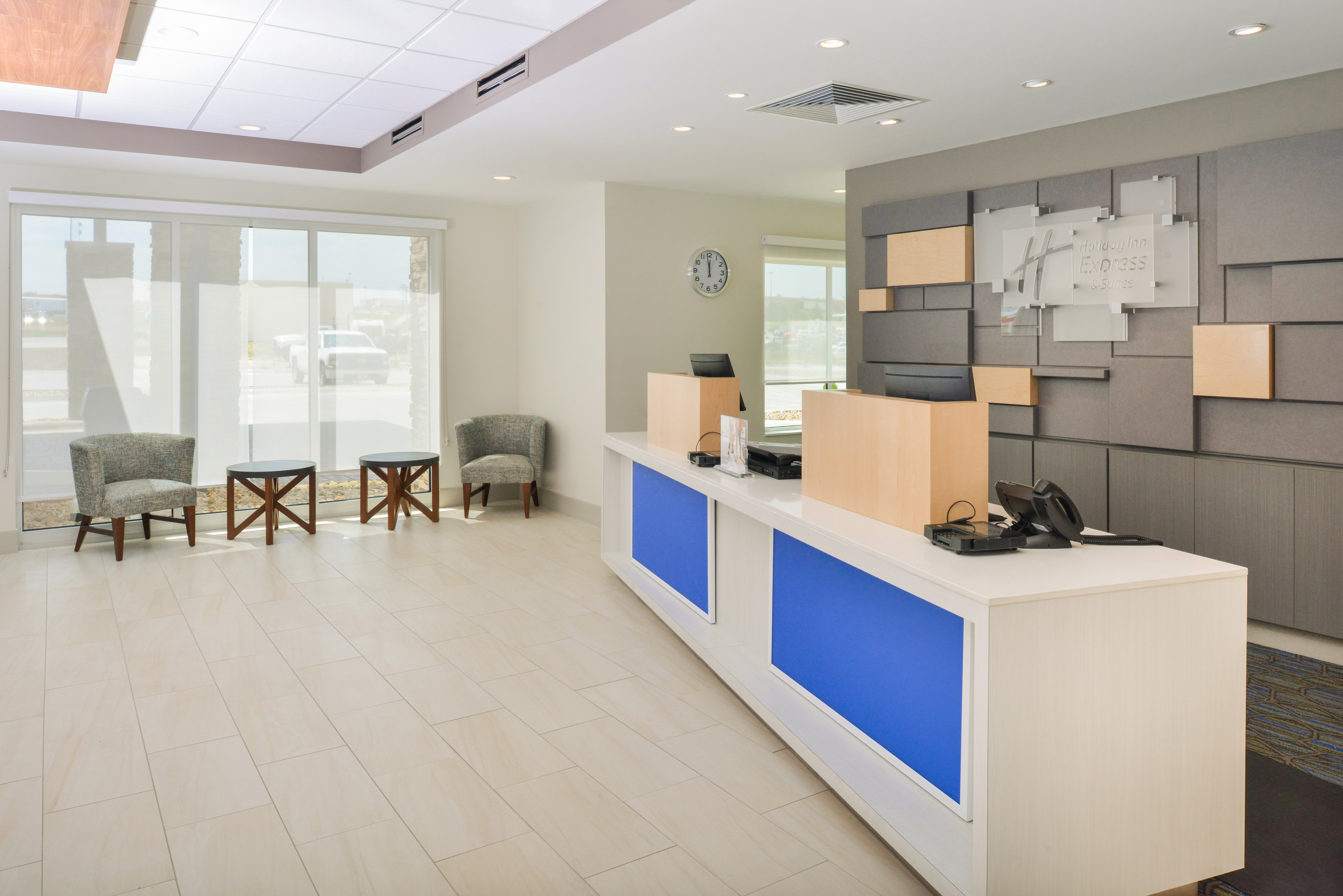 Holiday Inn Express Suites Chadron 11/76