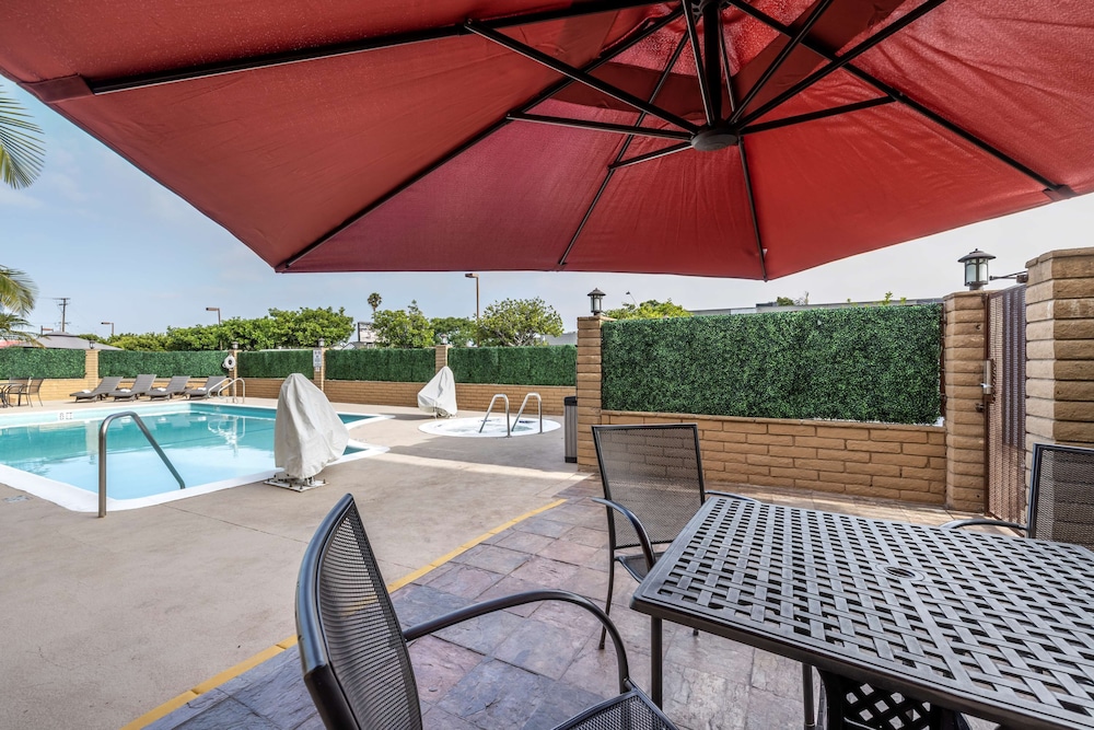 Best Western Plus South Bay Hotel 32/36