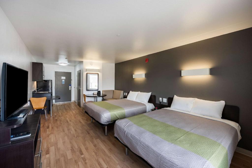 2 Queen Beds - Mobil Acc Tub, Ste Nsmk Ktchn