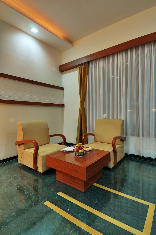 INDER RESIDENCY 22/58
