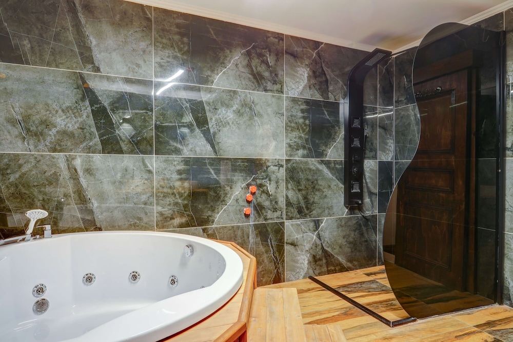 Kerem ile Asli Butik Otel 48/50