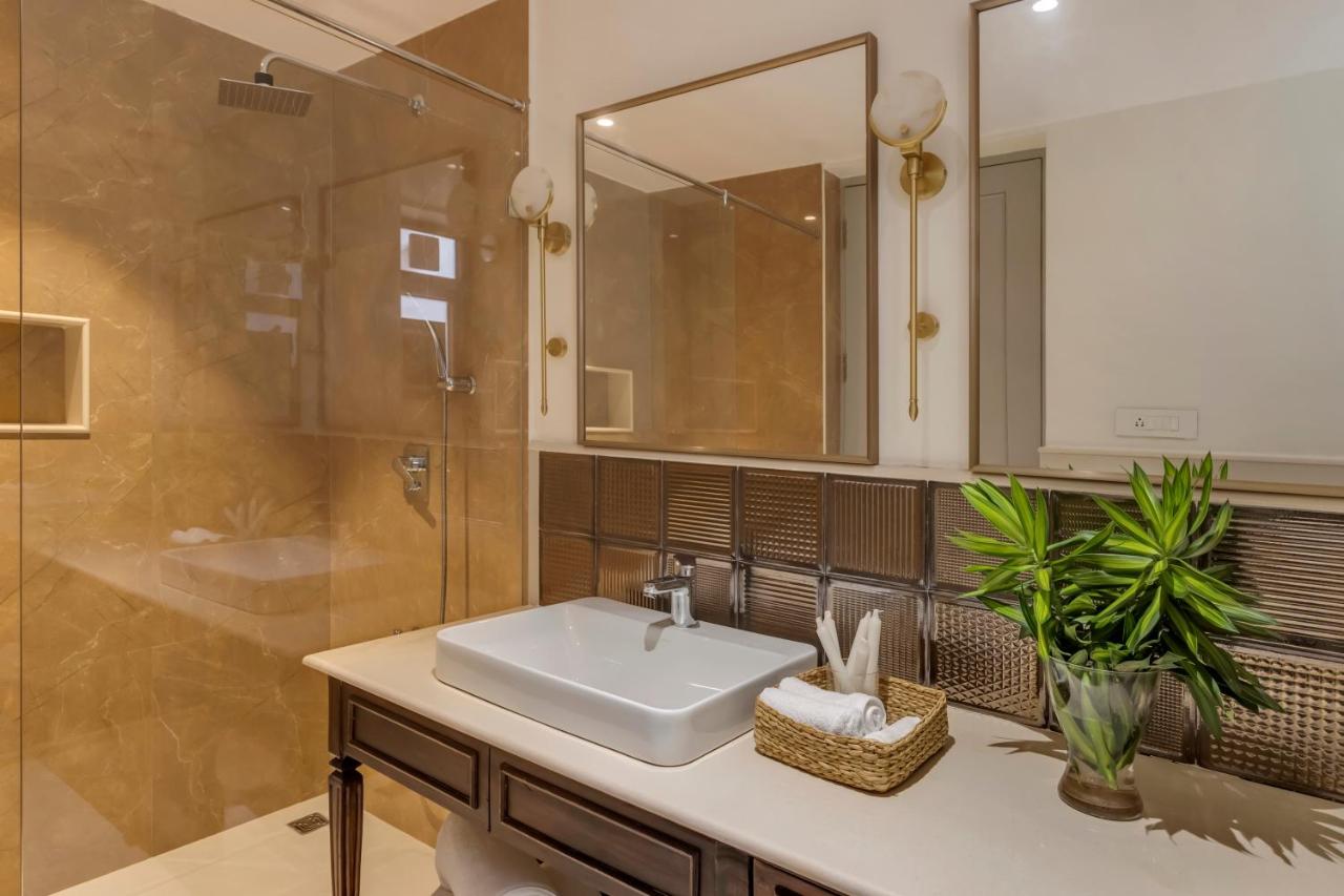 ELIVAAS 4 BHK with Pvt pool and Bar PinkSky 51/56