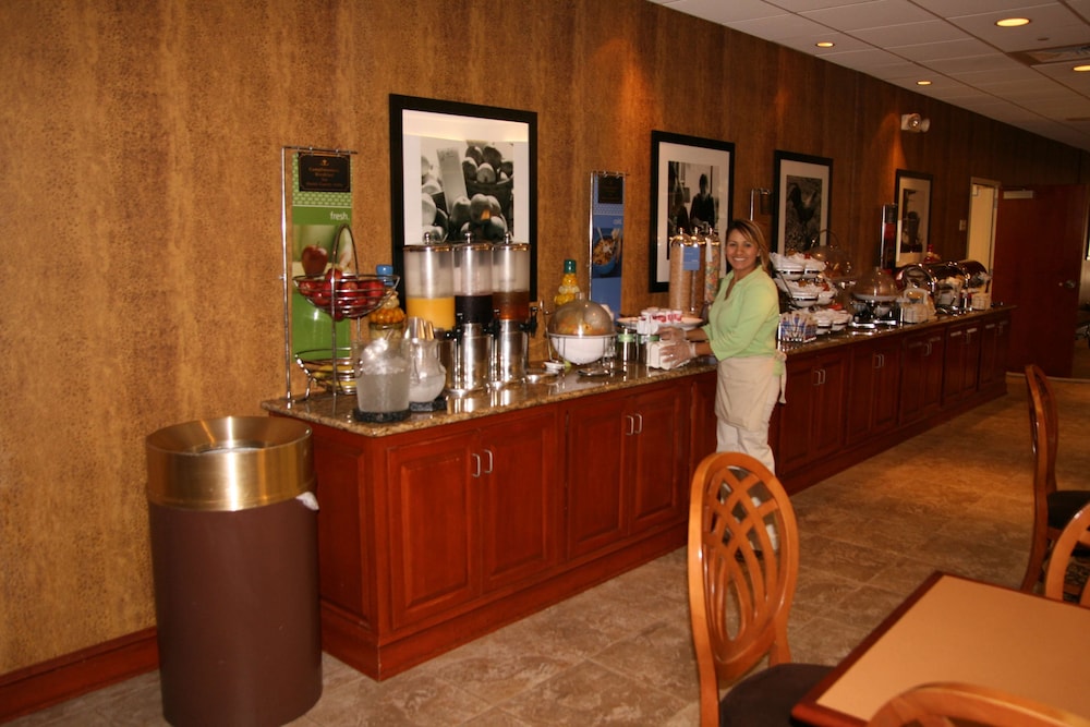 Hampton Inn Woodbridge 43/58
