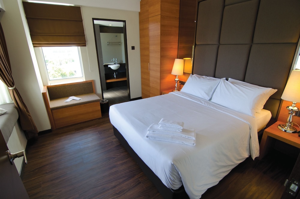 C Haya Hotel 7/44
