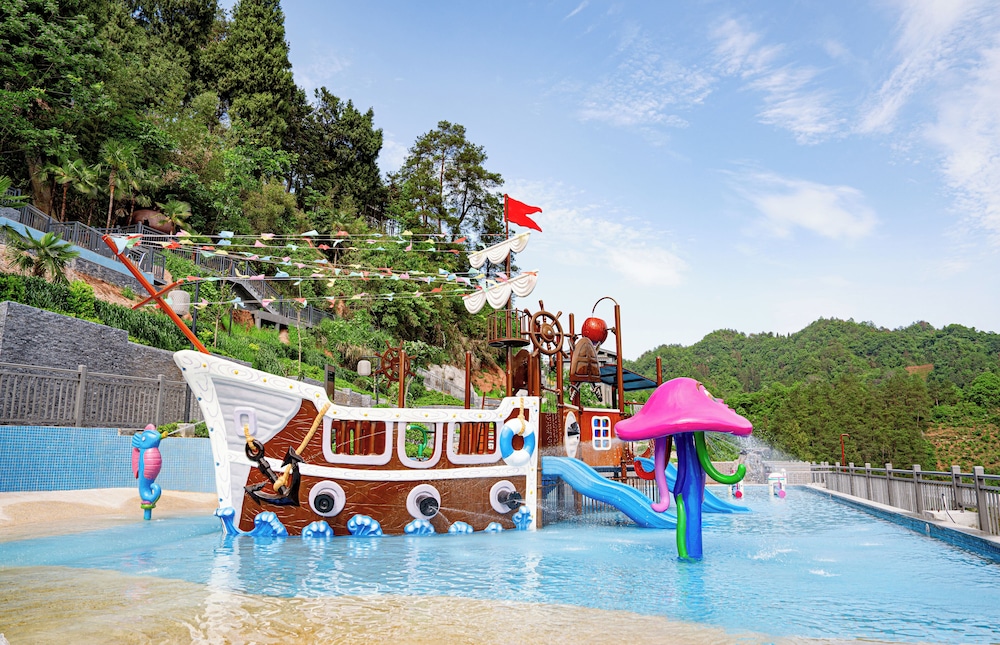 Wyndham Grand Plaza Royale Hot Springs Fenghuang 27/39