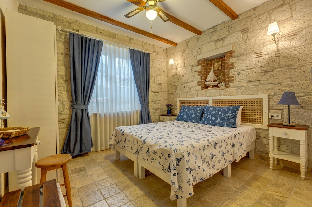 Fora Konak Alacati 9/50