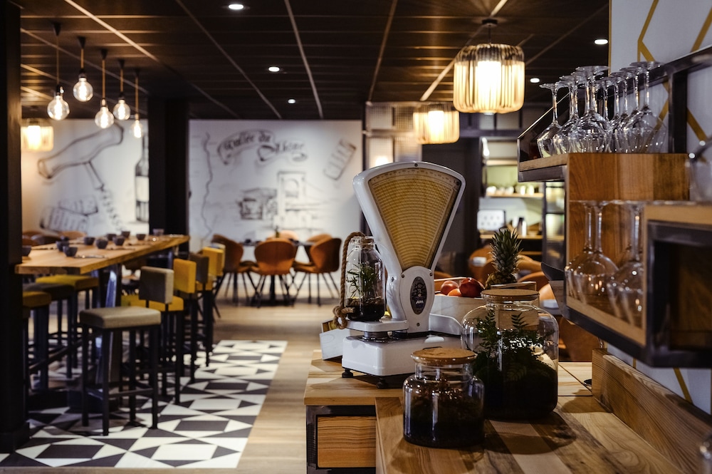 Mercure Lyon Est Chaponnay 56/71
