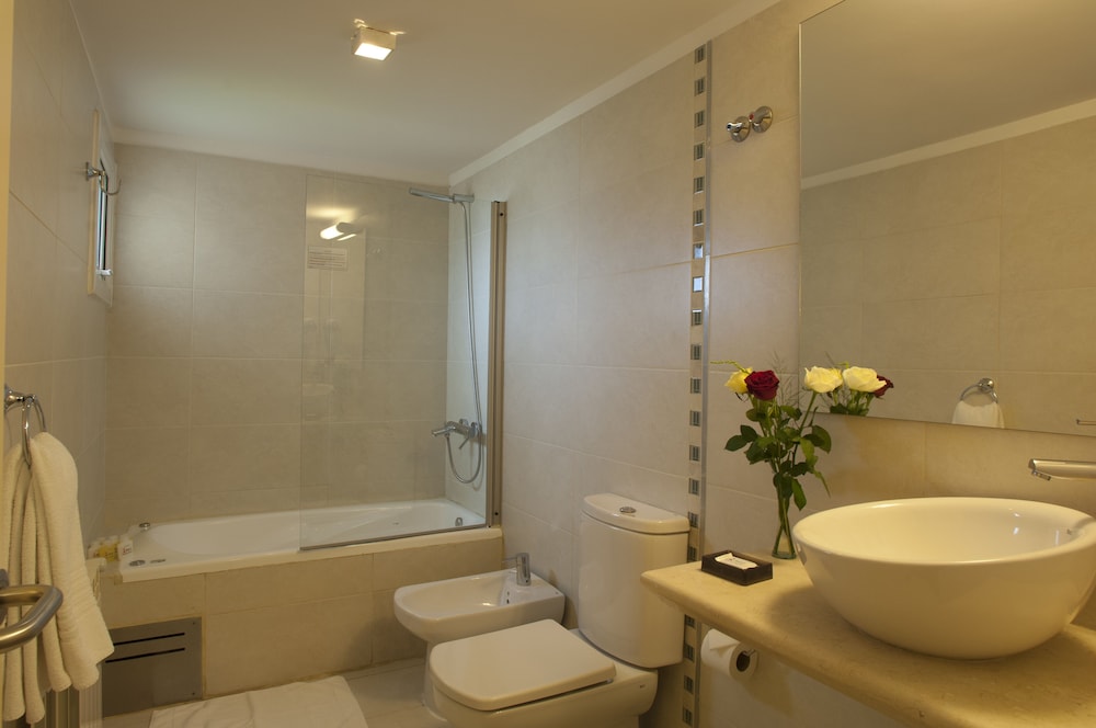 LAS LENGAS HOTEL 56/60
