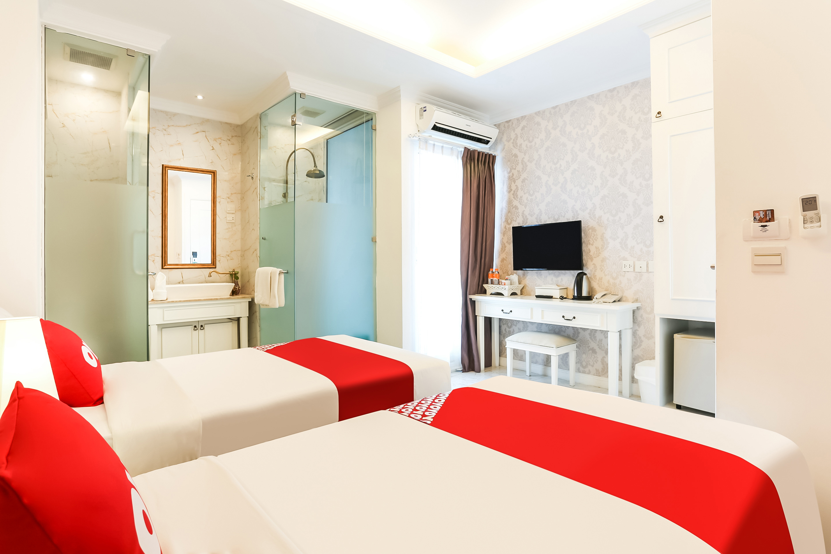 B2 Riverside Colonial Hotel 32/43