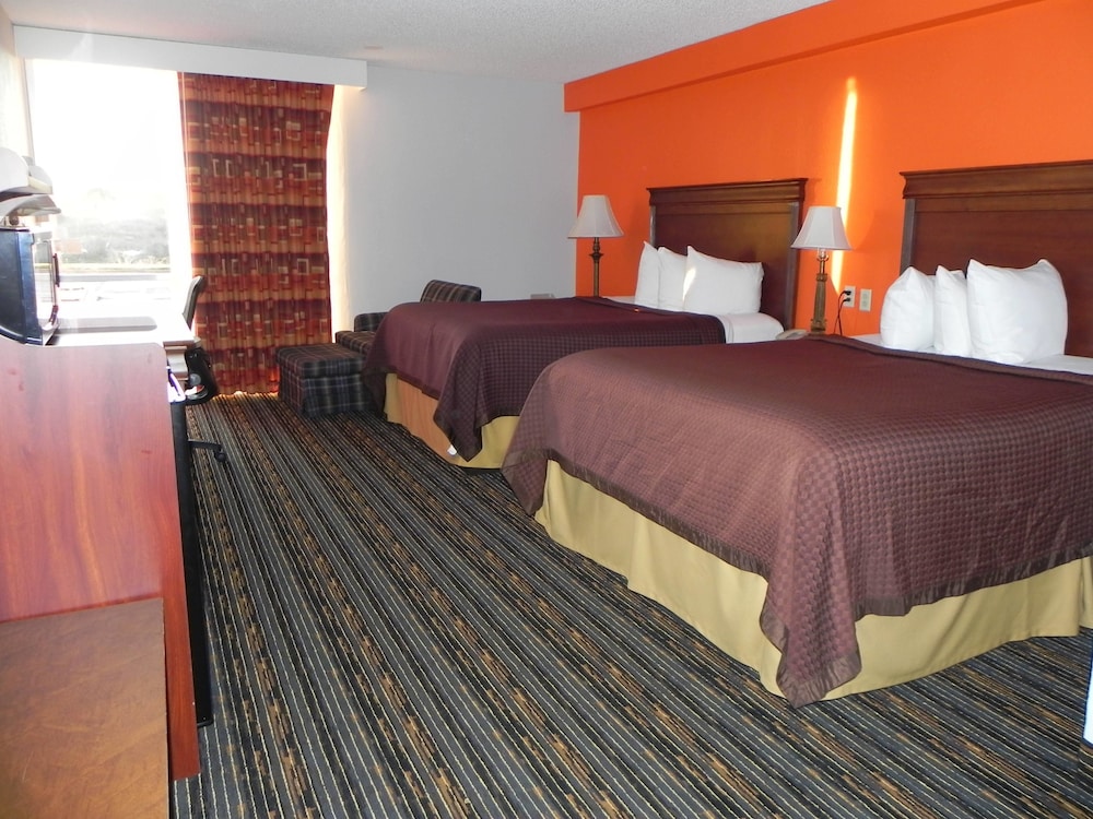 Howard Johnson by Wyndham Lexington 12/33