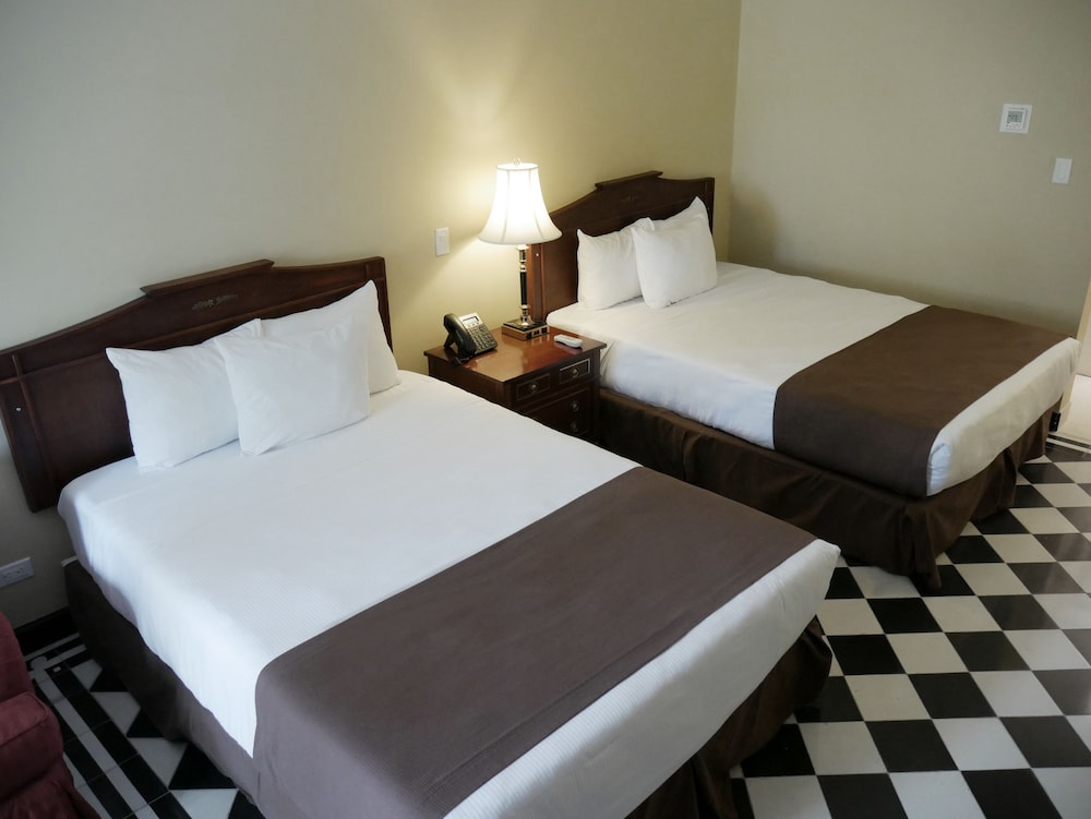 El Prado Hotel 14/62