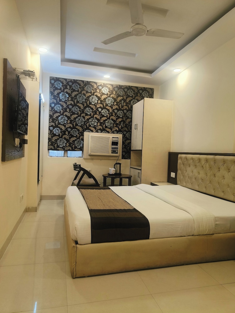 Hotel Grace At Karol Bagh 25/45