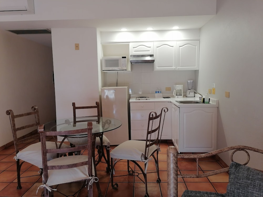 Hotel And Suites Las Palmas Los Cabos 48/68