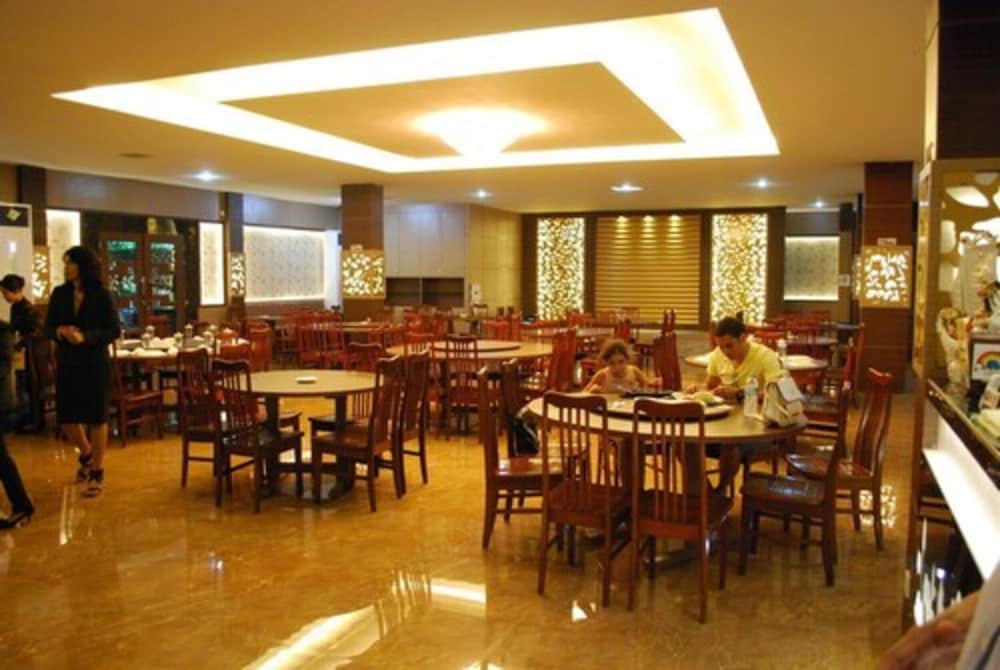 Pelangi Hotel 40/51