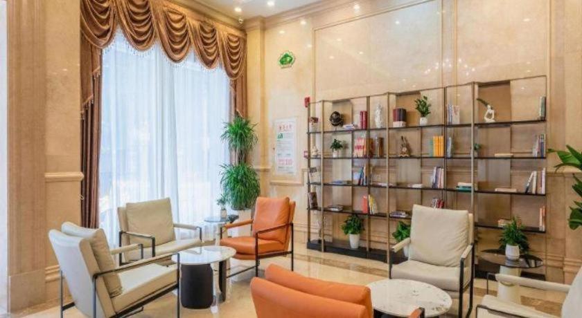 Vienna Hotel(Guangzhou North Railway Station Huaguoshan Subway Station Store) 27/45