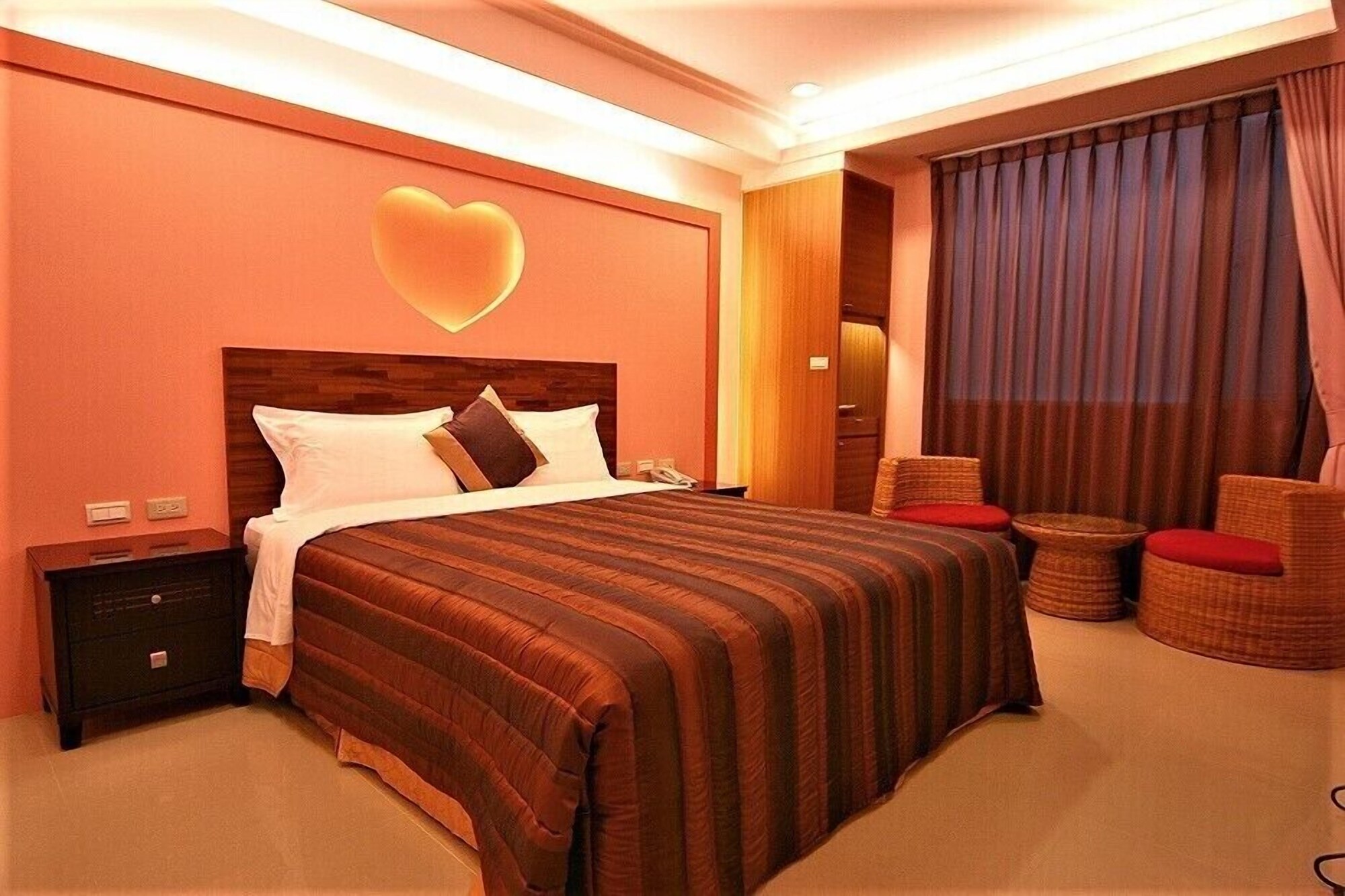 Deluxe, King Bed