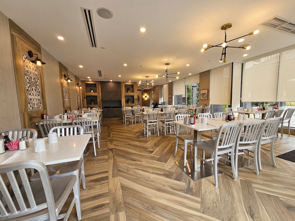 Imperial Hotel and Suites 43/60