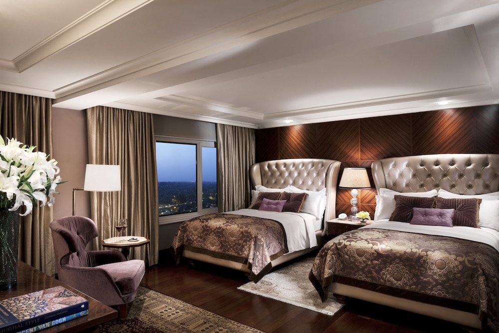 Taj Palace, New Delhi 35/80