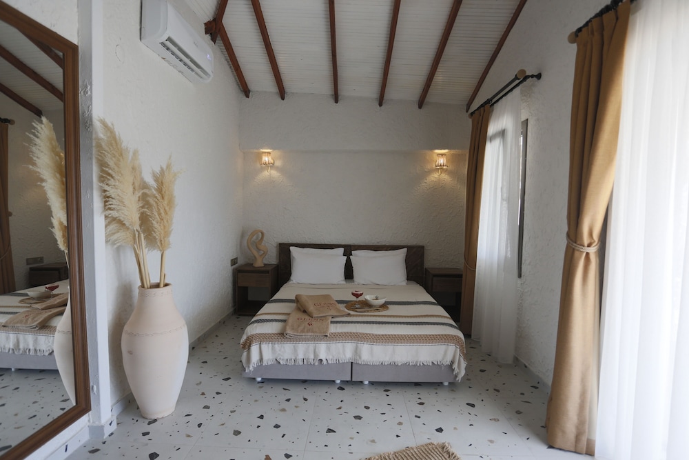 Glenn Hotel Beach 14/50