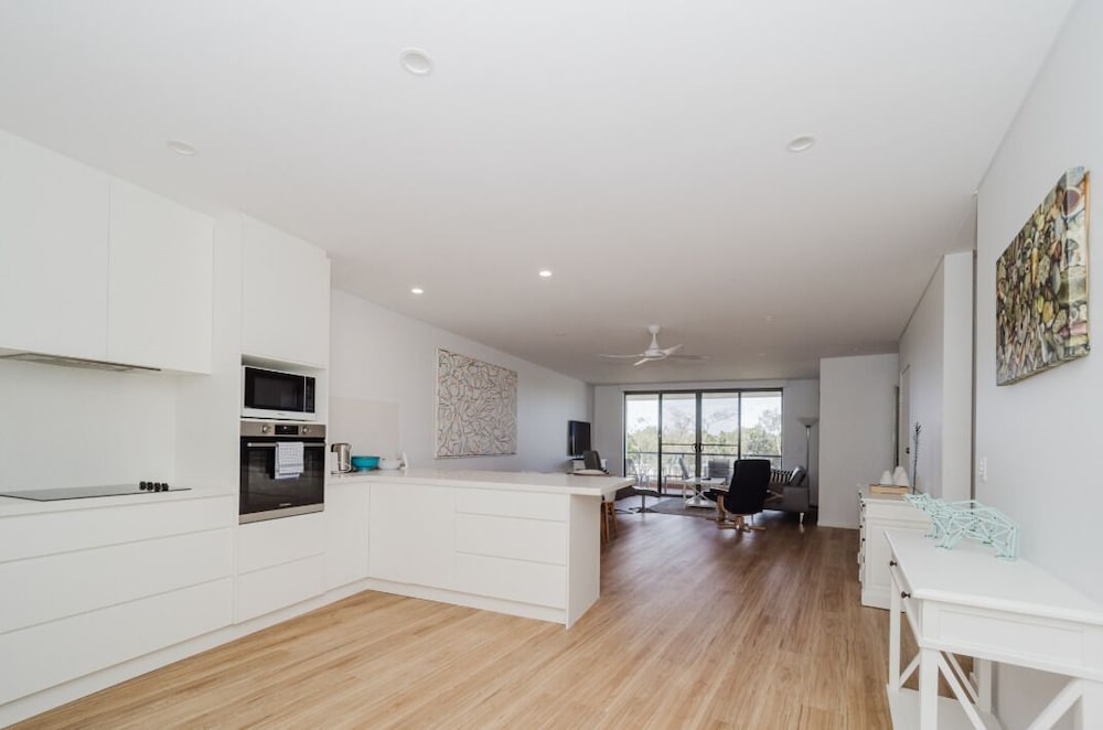 BAY ROYAL APARTMENTS 11/50