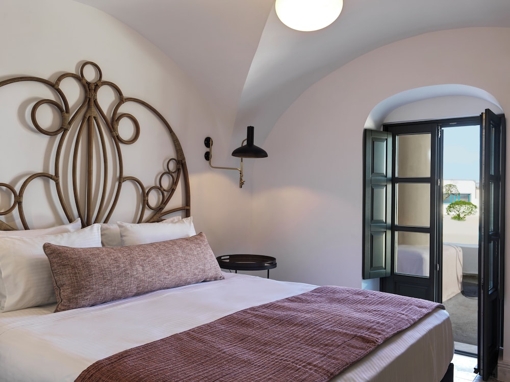 2 BEDROOMS, ESTATE, SUITE, MANSION