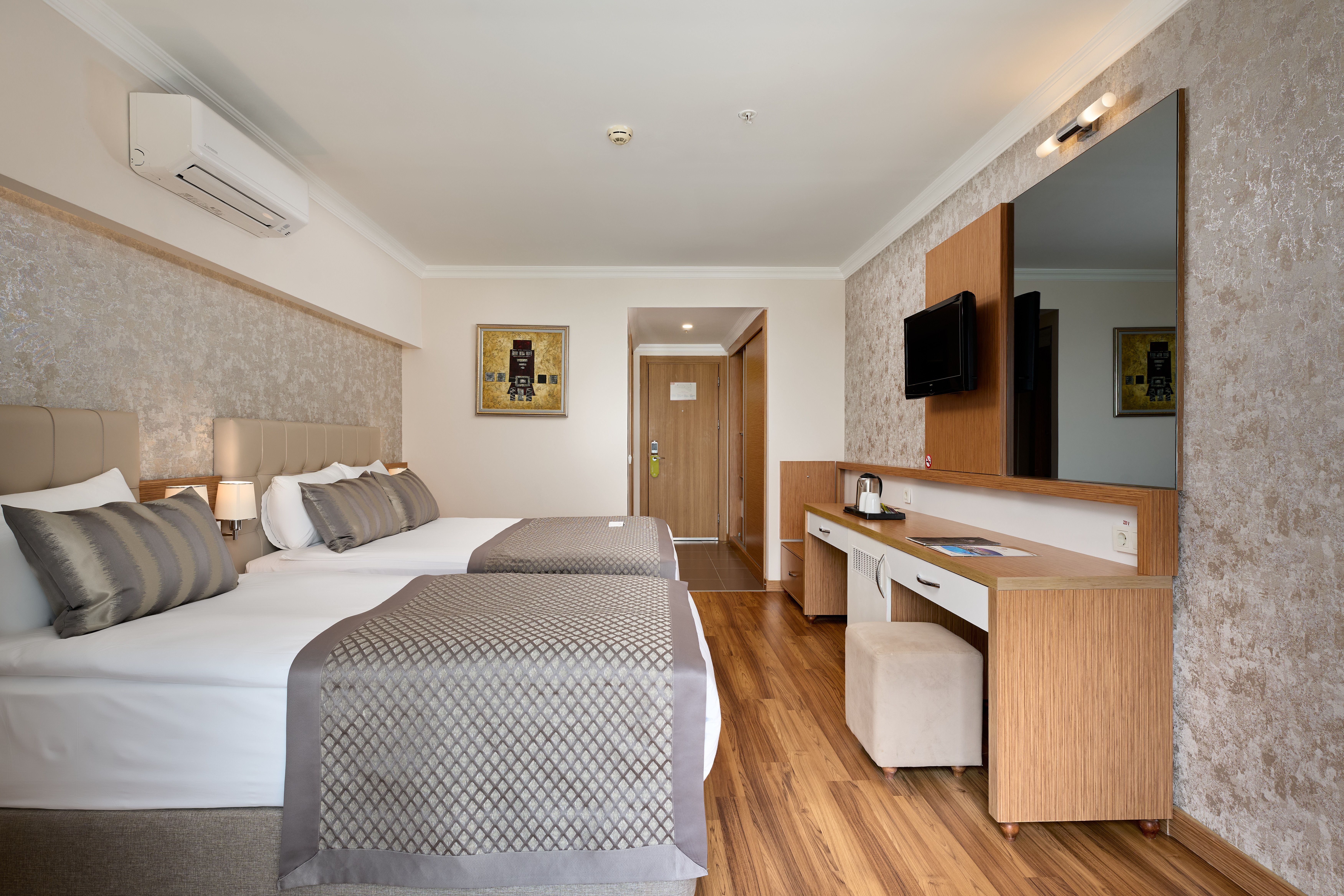 Room, Double Bed, Land View، Annabella Park Hotel 2/7