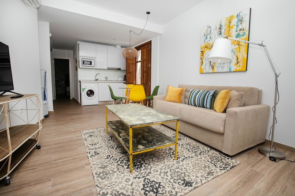Feelathome Martires Apartments 42/74