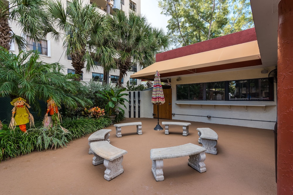 La Costa Beach Club 54/70