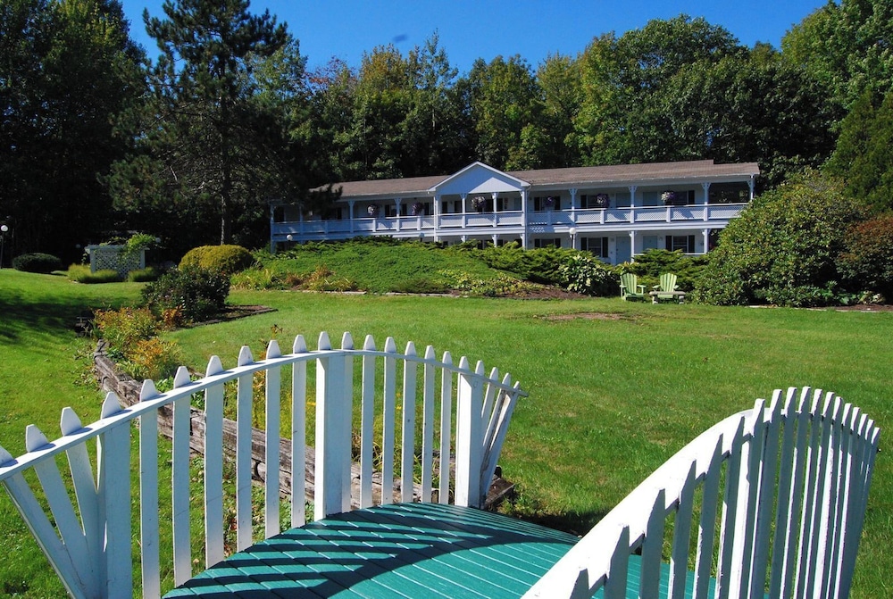 CEDAR CREST INN 21/24
