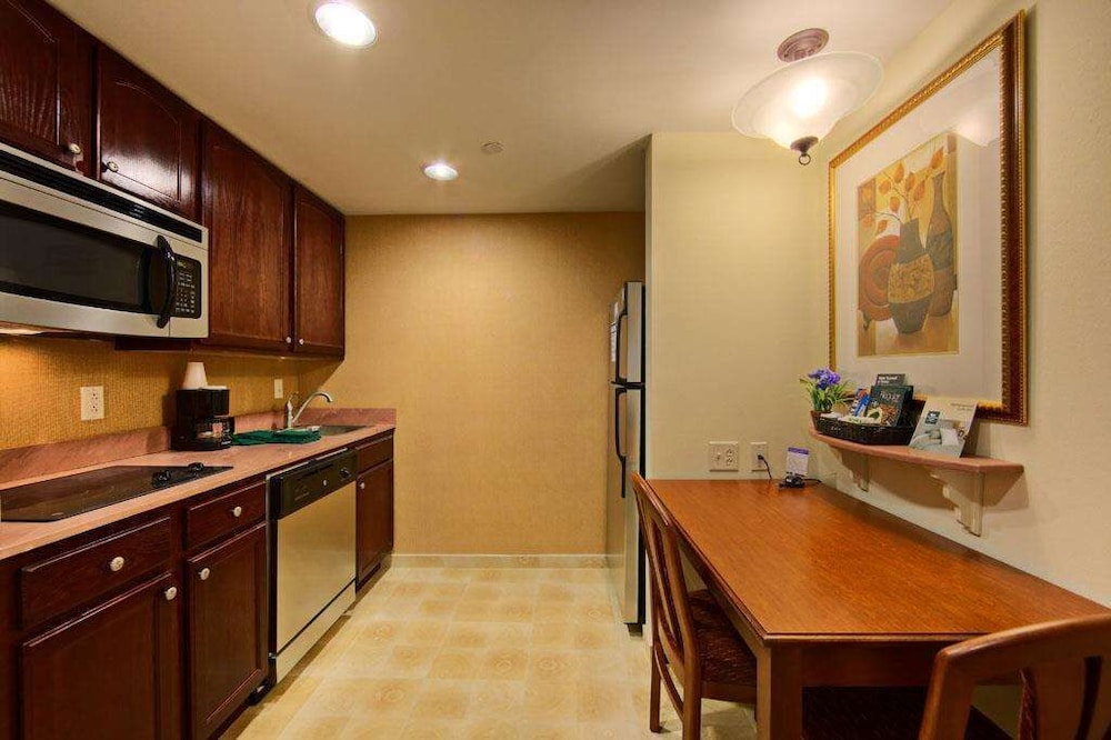 Homewood Suites by Hilton East Rutherford - Meadowlands, NJ 68/81