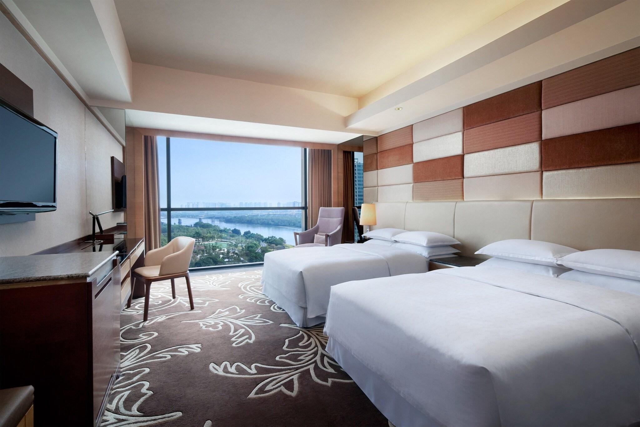 Club, Twin Beds