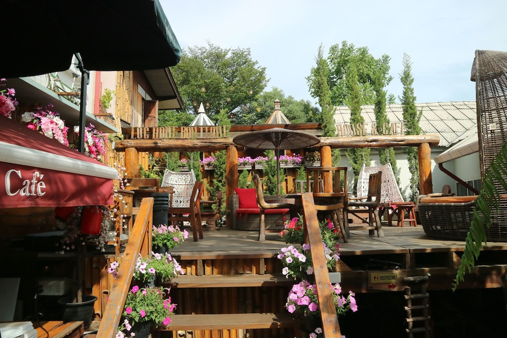 Loghome Boutique 3/71