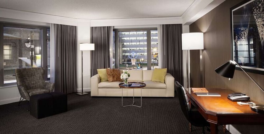 The Logan Philadelphia Curio Collection by Hilton 55/90
