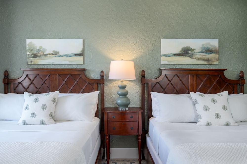 Suite, 2 Queen Beds, Hamilton-Turner Inn 3/7