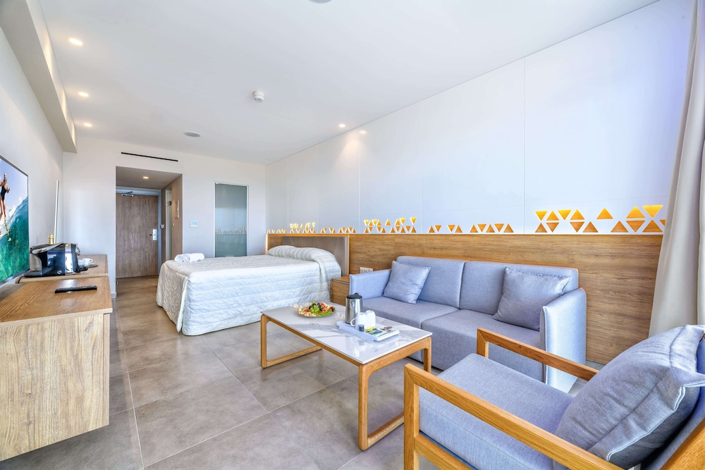 Tasia Maris Seasons Hotel (Adults only) 84/105