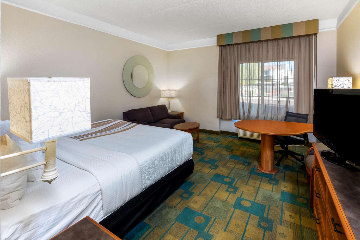 La Quinta Inn & Suites by Wyndham Phoenix West Peoria 9/24