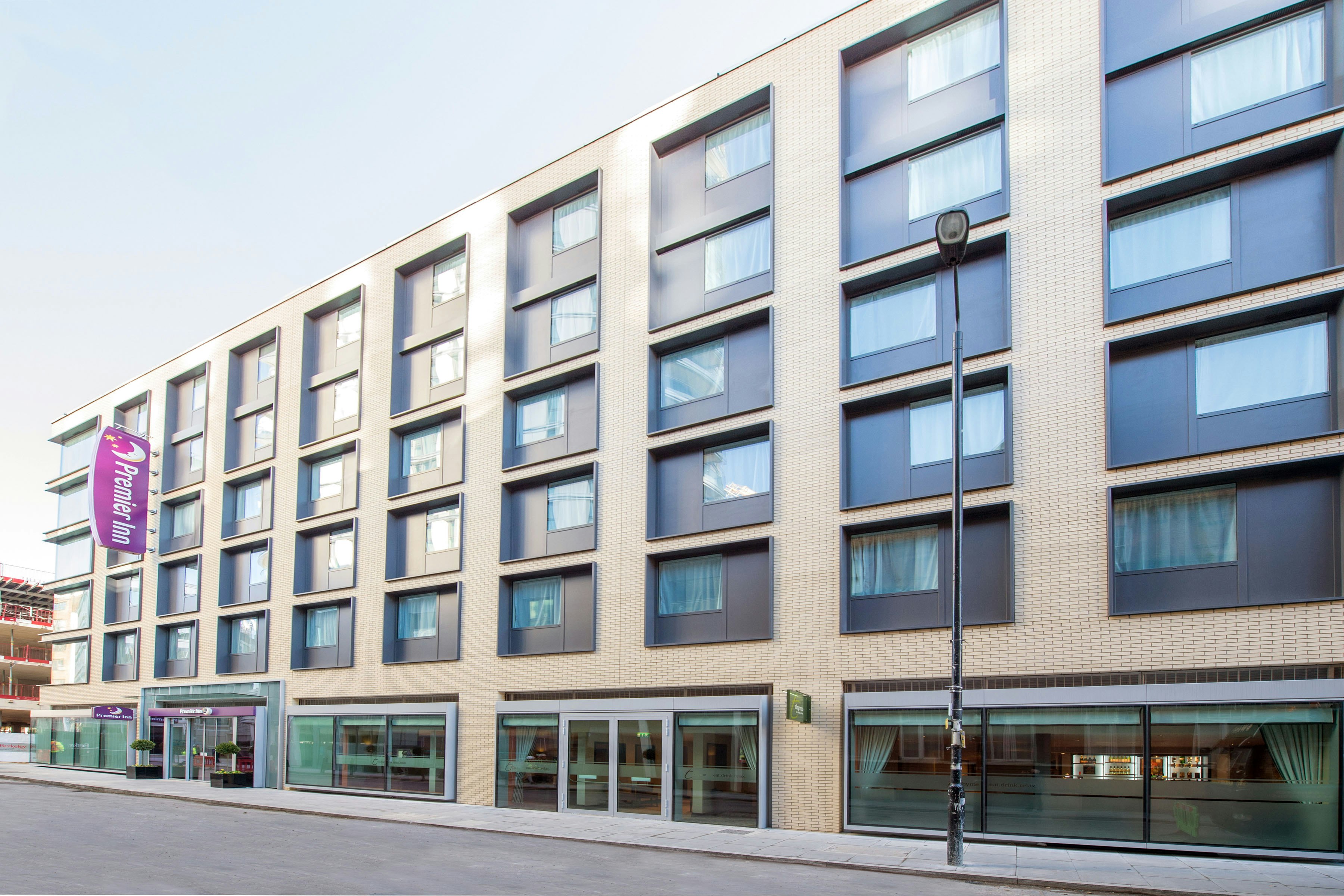 Premier Inn London City Aldgate in LONDON