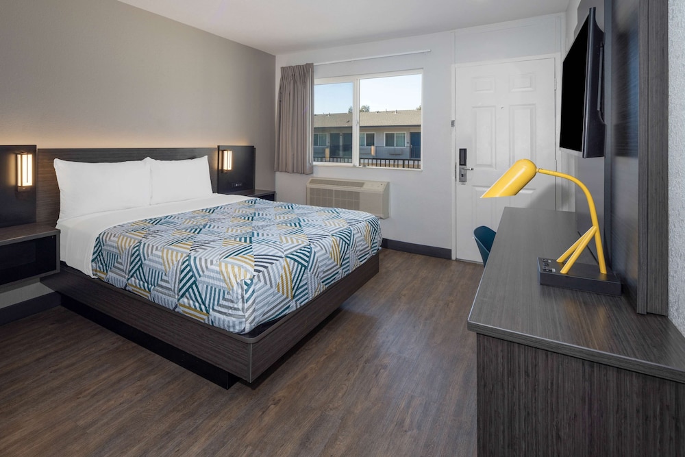 Motel6 Fontana 17/46