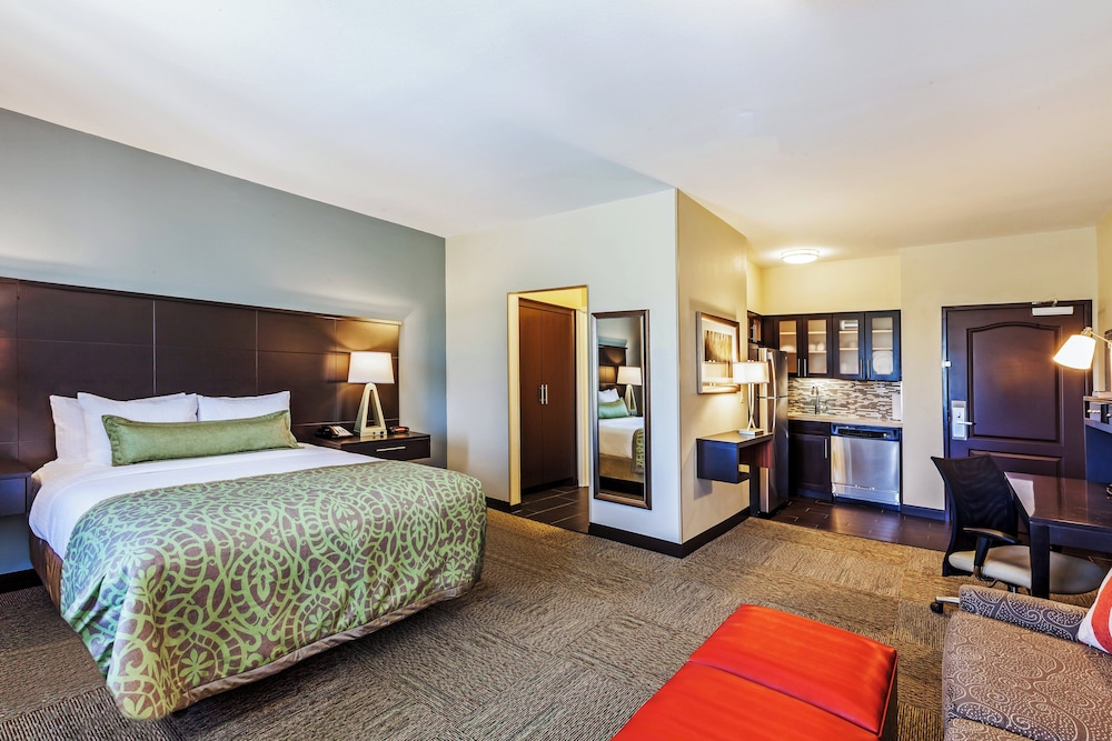 جناح استوديو بسرير كوين بمطبخ لذوي الإعاقة