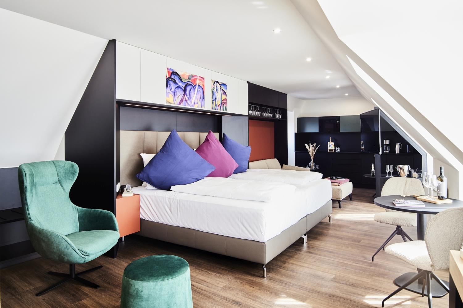 Private, Suite