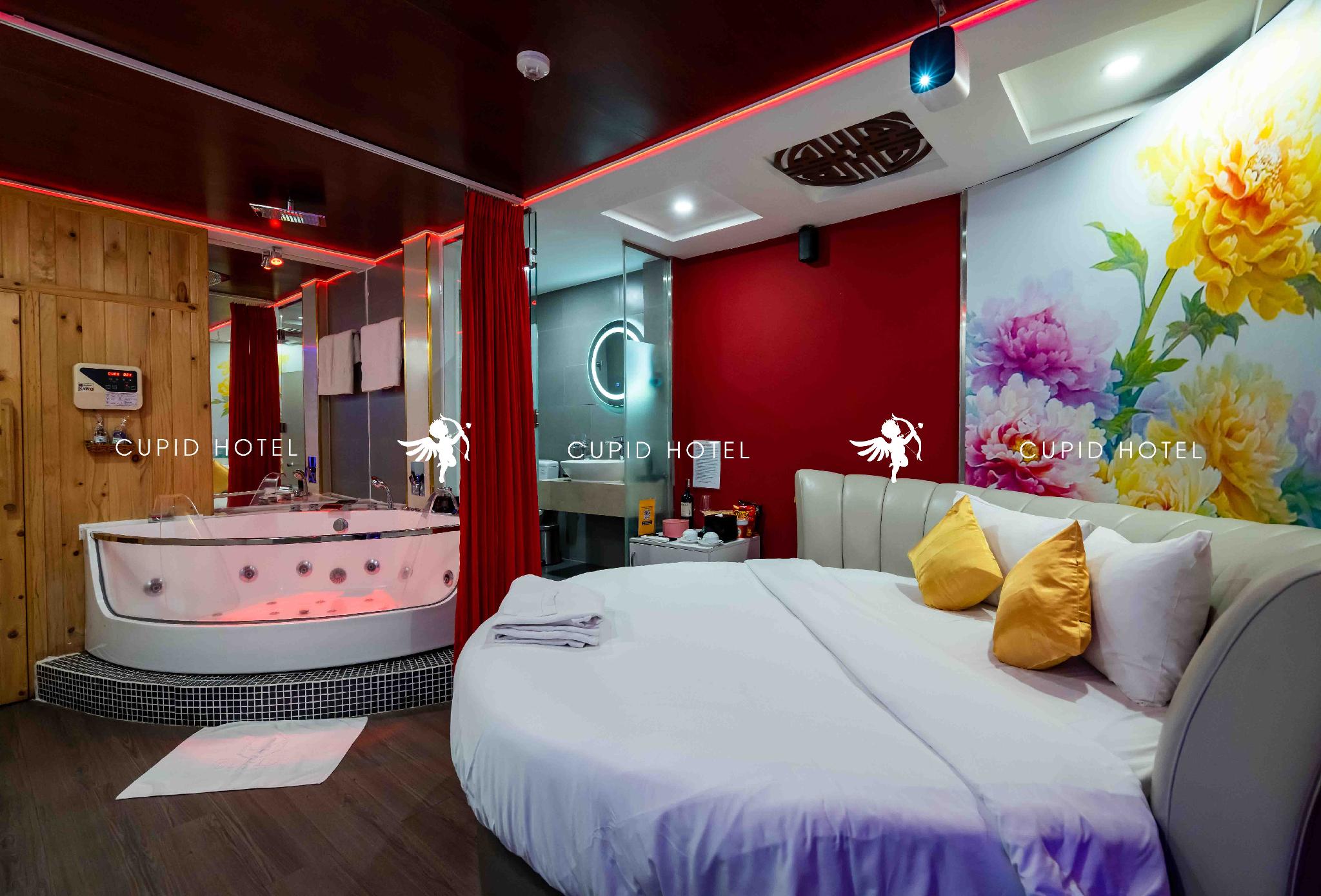 Cinema, Luxury