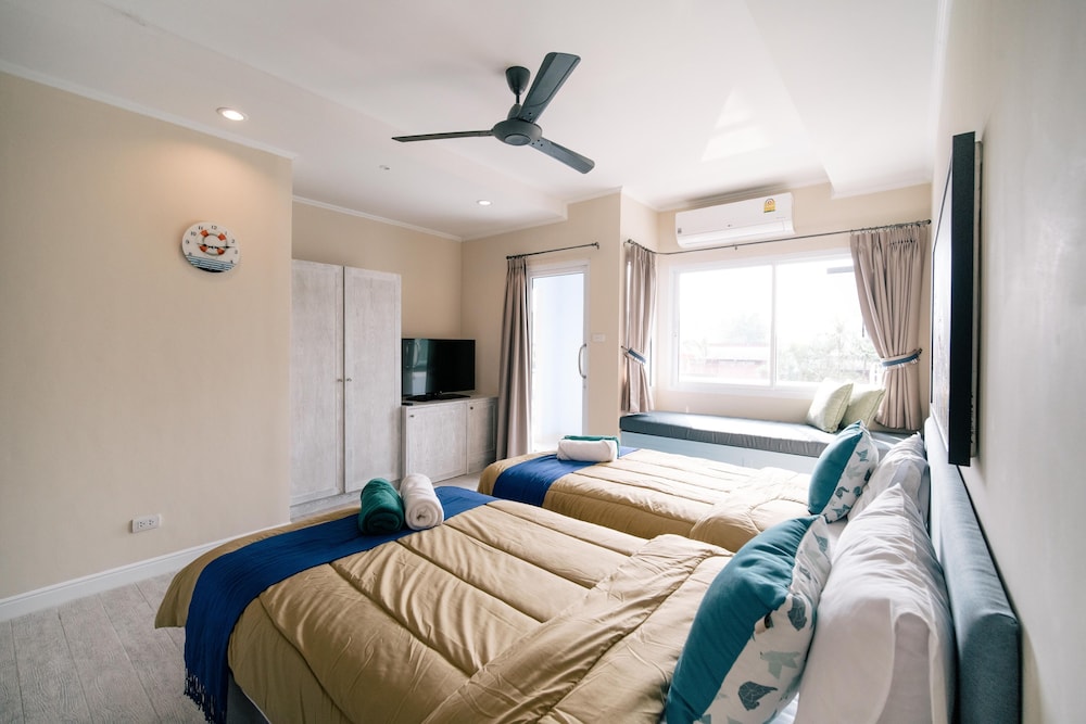Surf and Sand Resort 18/57