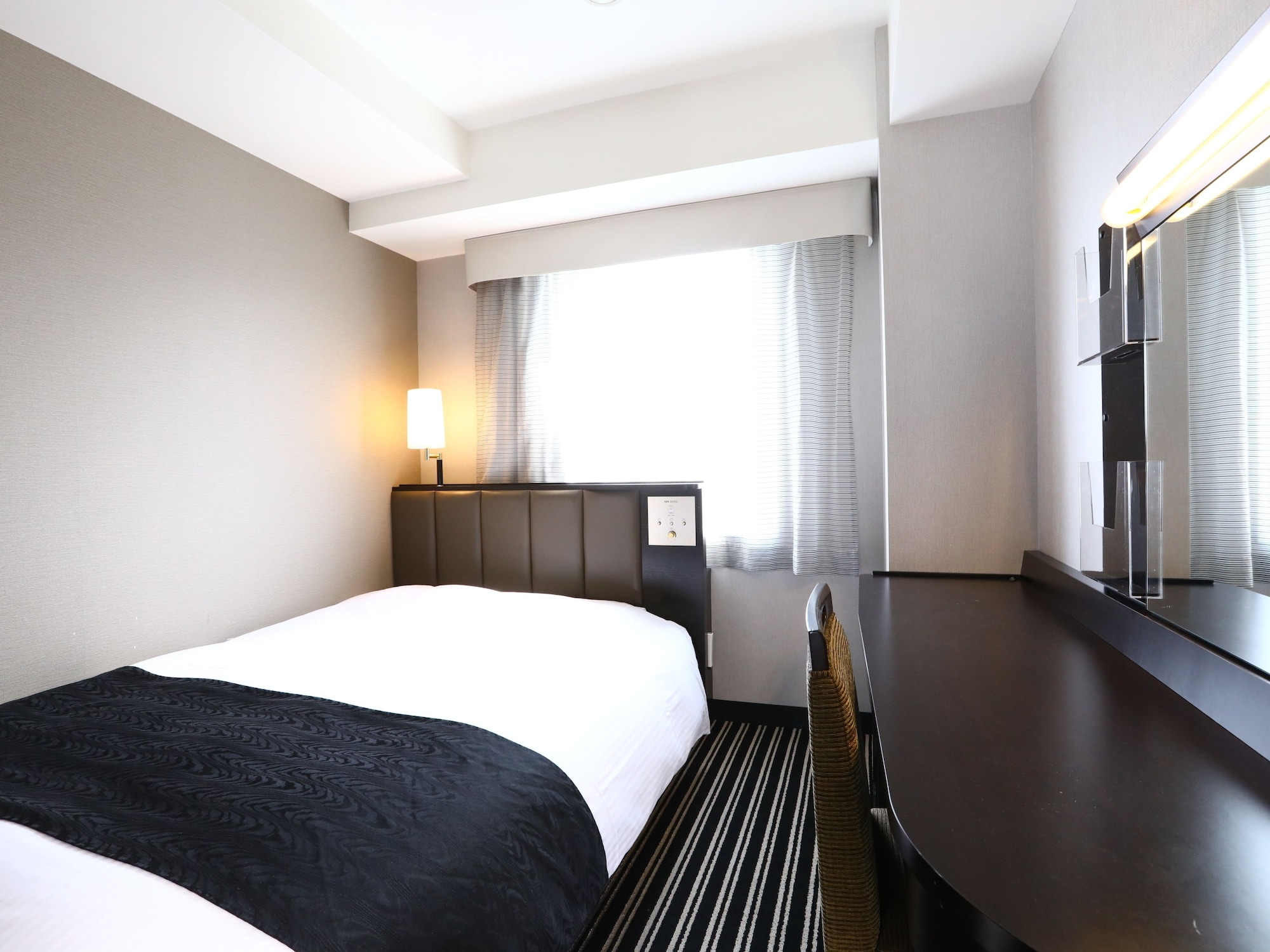 ROOM, SINGLE