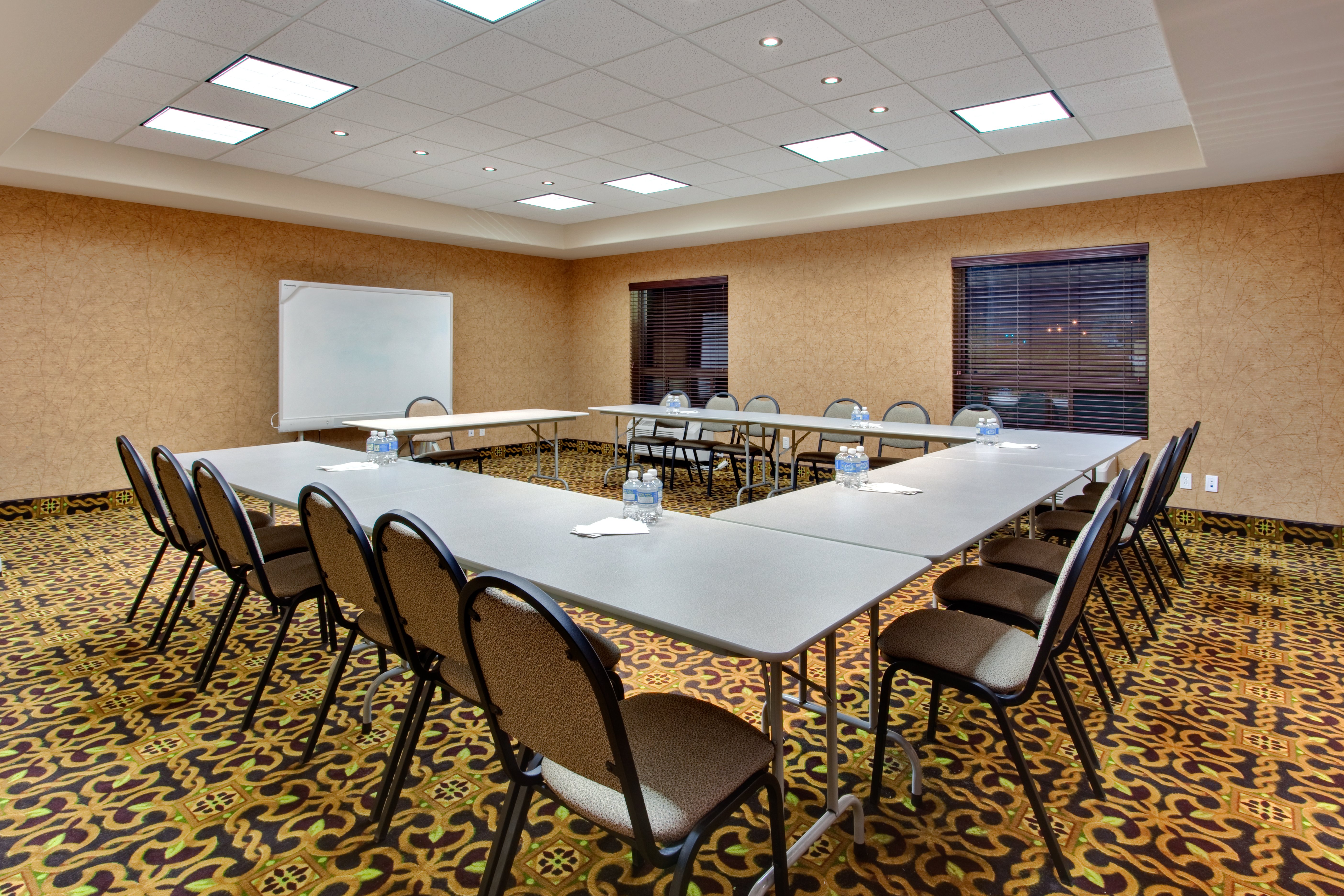 Holiday Inn Express Hotel Suites Whitecourt Southeast 69/78