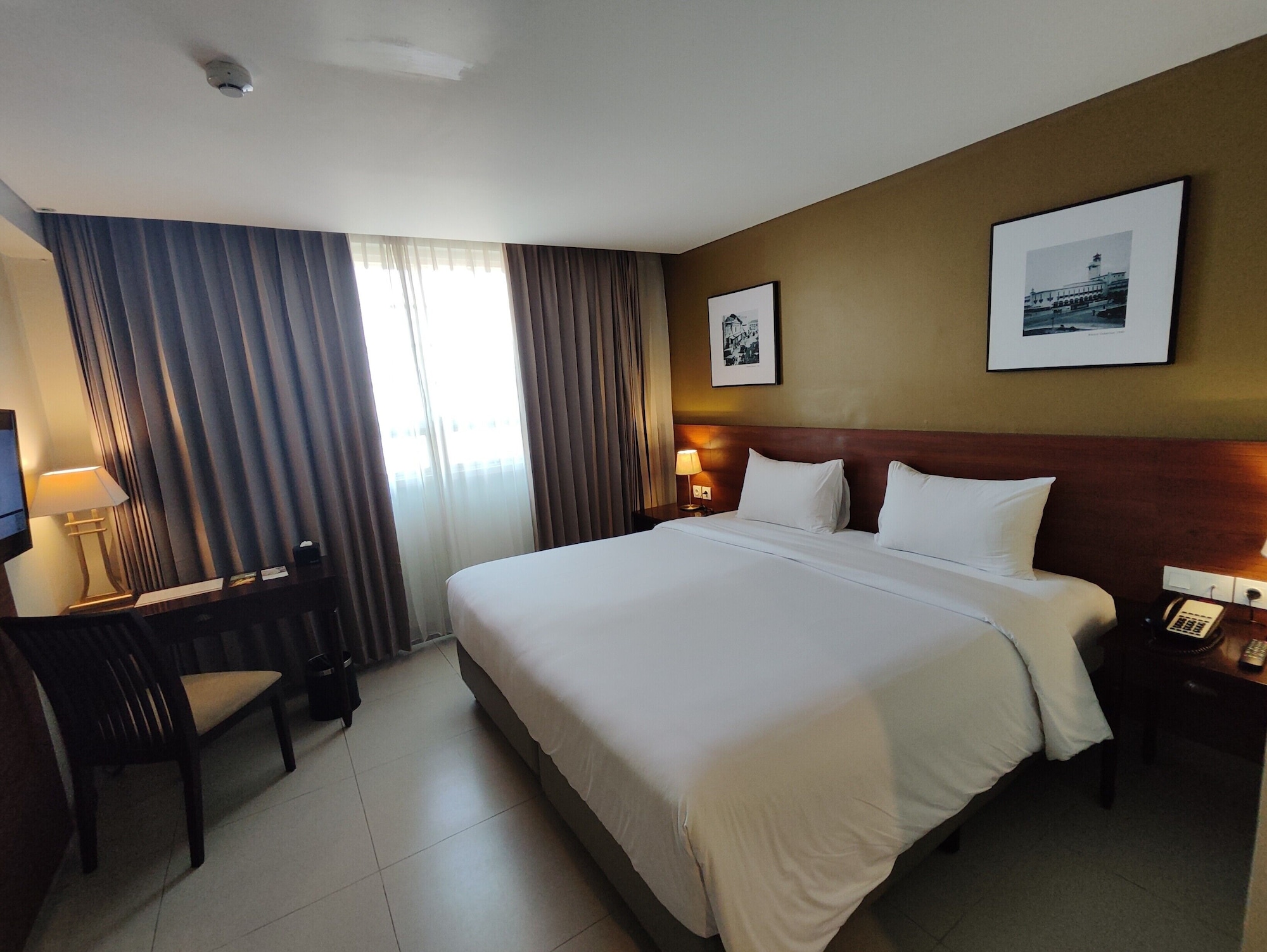 SUPERIOR, KING BED, POOL VIEW