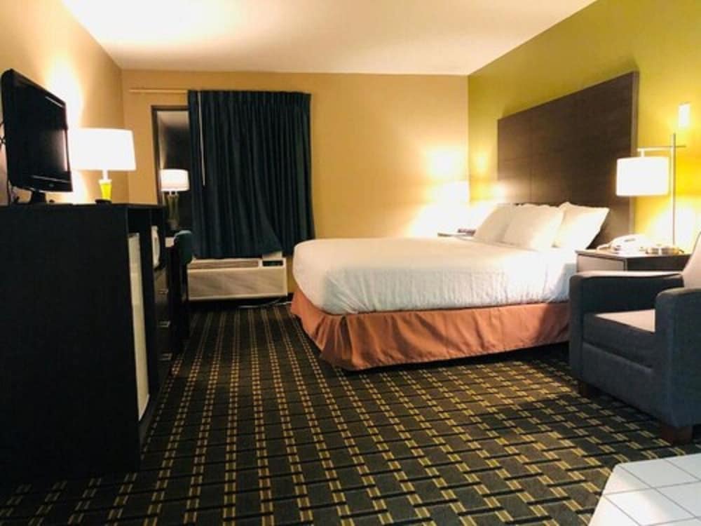 AmericInn by Wyndham Columbus Wisconsin 19/38